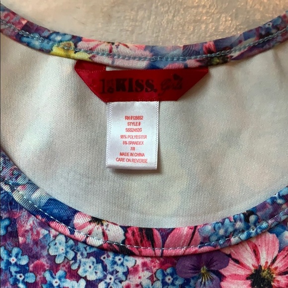 2 piece cropped shirt and skirt - Picture 2 of 4